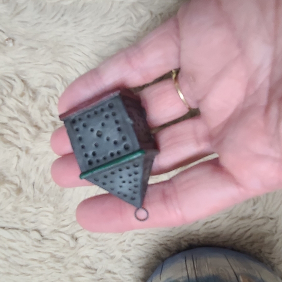 Jim Shore Heartwood Creek Snowman Figurine with Lantern, Winter's Light Figurine - Picture 12 of 15